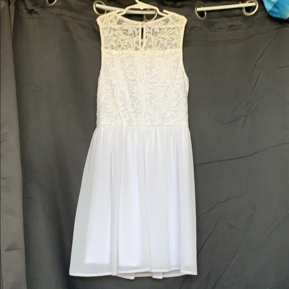 White dress - Picture 2 of 2